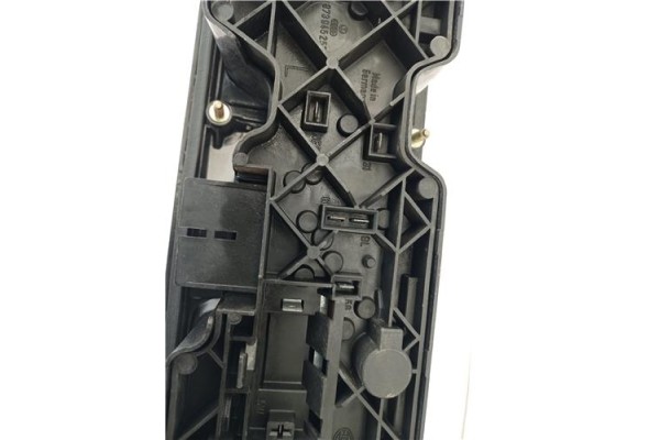 Recambio de piloto trasero izquierdo para volkswagen polo ii (867/871/873) referencia OEM IAM 873945111  