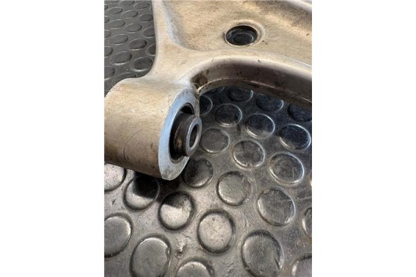 Recambio de brazo suspension delantero izquierdo para nissan x-trail (t30) 2.0 referencia OEM IAM 545018H310  