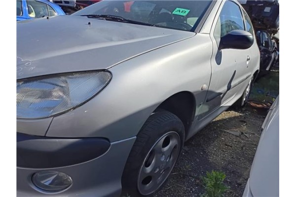 Recambio de aleta delantero izquierda para peugeot 206 1.6 i referencia OEM IAM   