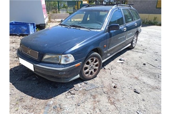 volvo v40 familiar del año 1997
