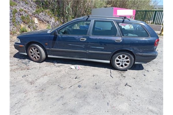 volvo v40 familiar del año 1997