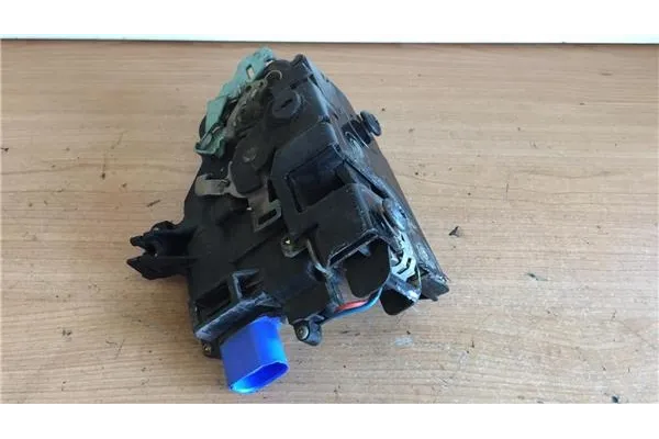 Recambio de cierre electromagnetico trasero derecho para seat altea (5p1) 1.4 reference referencia OEM IAM CM2192200043103 7L083