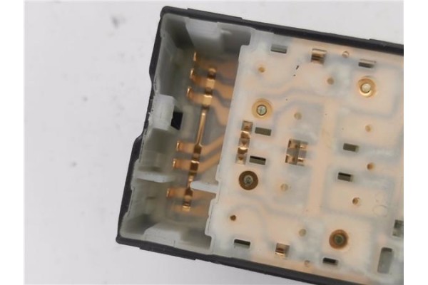 Recambio de mando elevalunas delantero izquierdo para nissan micra (k12e) 1.2 16v referencia OEM IAM 25401AX600  