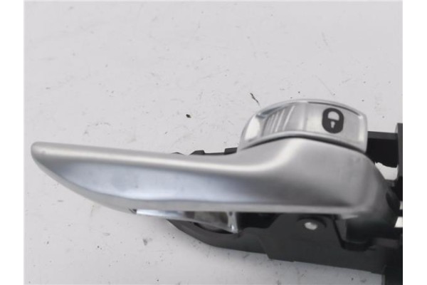 Recambio de manilla int. puerta delantero derecha para jeep renegade (bu) 1.6 limited fwd referencia OEM IAM 735647323  