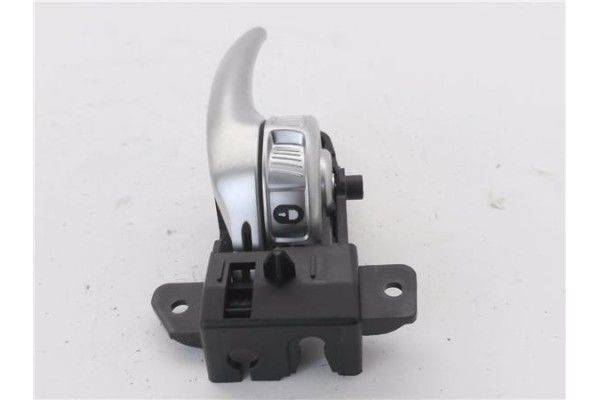 Recambio de manilla int. puerta trasero derecha para jeep renegade (bu) 1.6 limited fwd referencia OEM IAM 735599988  