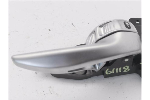Recambio de manilla int. puerta trasero derecha para jeep renegade (bu) 1.6 limited fwd referencia OEM IAM 735599988  