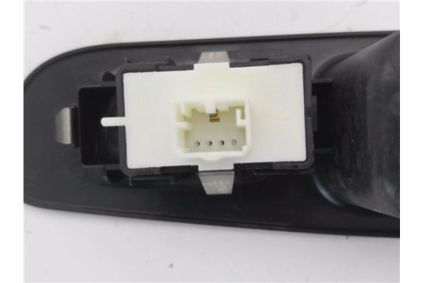 Recambio de mando elevalunas trasero derecho para jeep renegade (bu) 1.6 limited fwd referencia OEM IAM 735603978  