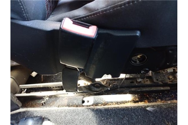 Recambio de anclaje cinturon delantero izquierdo para seat ibiza berlina (6j5) 1.4 tdi referencia OEM IAM   