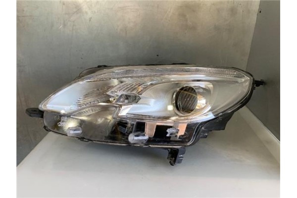 Recambio de faro delantero izquierdo para peugeot 2008 1.2 access referencia OEM IAM 9677810180 90015175 