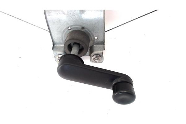 Recambio de elevalunas manual trasero derecho para renault clio iv 1.5 business referencia OEM IAM 250820121915 827003722R 