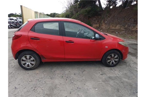 mazda 2 berlina (de) del año 2008