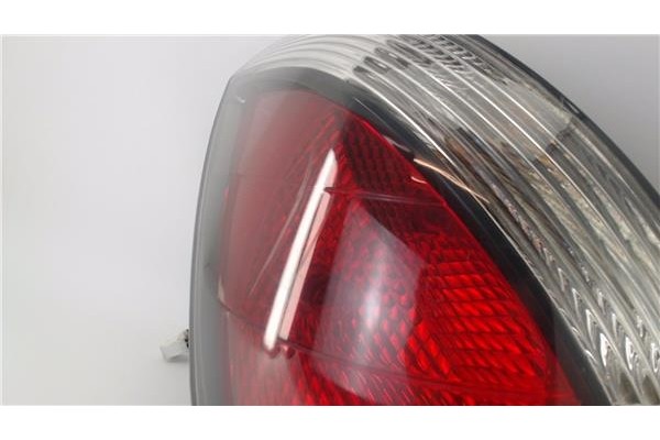 Recambio de piloto trasero izquierdo para kia rio (jb) 1.4 16v referencia OEM IAM 082231923LB  