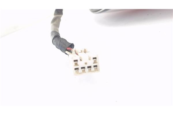 Recambio de piloto trasero izquierdo para kia rio (jb) 1.4 16v referencia OEM IAM 082231923LB  