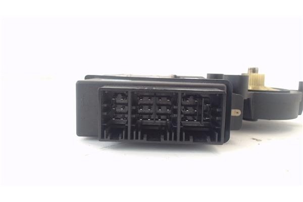 Recambio de motor elevalunas delantero derecho para volkswagen polo iv (9n1) 1.4 16v referencia OEM IAM 6Q2959801A 400642D 