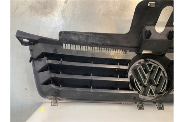 Recambio de rejilla capo para volkswagen polo iv (9n1) 1.4 16v referencia OEM IAM 6Q0853651  