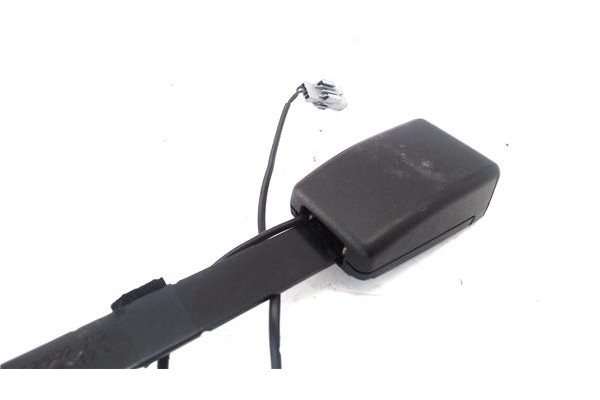 Recambio de anclaje cinturon delantero izquierdo para renault clio iv 1.5 business referencia OEM IAM 878177659R 2,51E+06 