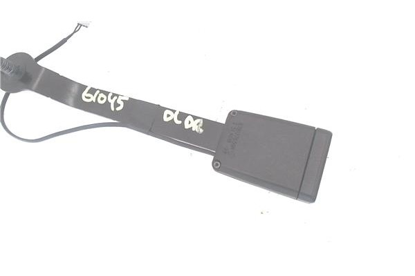 Recambio de anclaje cinturon delantero derecho para renault clio iv 1.5 business referencia OEM IAM 878177659R 2514018 
