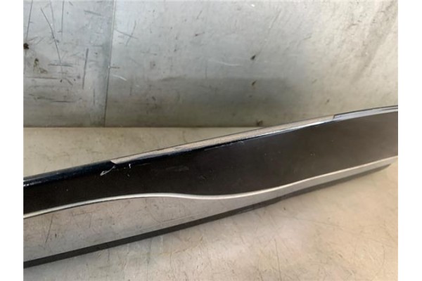 Recambio de moldura puerta trasero derecha para renault clio iv 1.5 business referencia OEM IAM 828762614R 828770664R 
