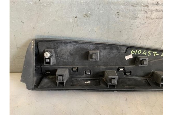 Recambio de moldura puerta trasero derecha para renault clio iv 1.5 business referencia OEM IAM 828762614R 828770664R 