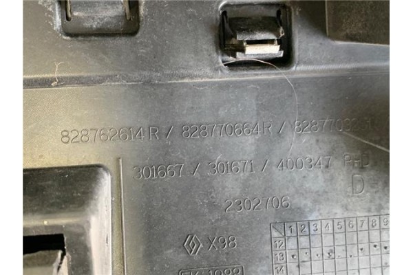 Recambio de moldura puerta trasero derecha para renault clio iv 1.5 business referencia OEM IAM 828762614R 828770664R 