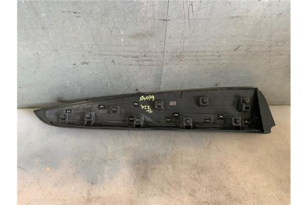 Recambio de moldura puerta trasero izquierda para renault clio iv 1.5 business referencia OEM IAM 828772096R 828765610R 