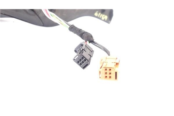 Recambio de retrovisor electrico izquierdo para peugeot 2008 1.2 access referencia OEM IAM 232636205  
