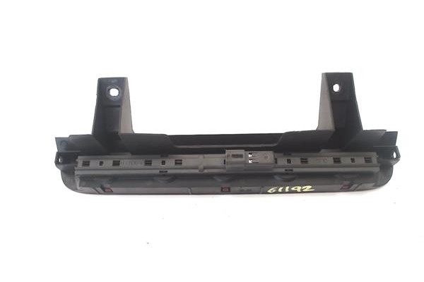 Recambio de luz central de freno para opel agila 1.2 básico referencia OEM IAM 3318040  