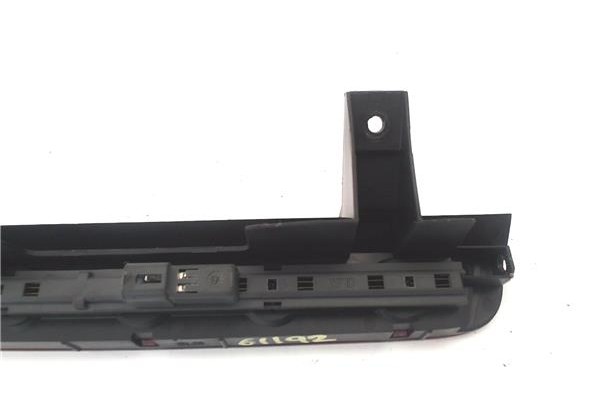 Recambio de luz central de freno para opel agila 1.2 básico referencia OEM IAM 3318040  