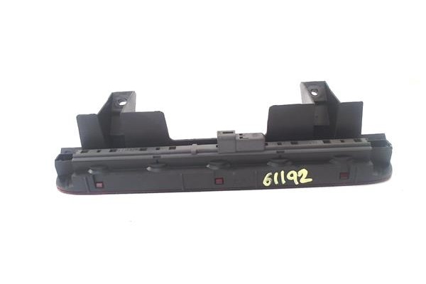 Recambio de luz central de freno para opel agila 1.2 básico referencia OEM IAM 3318040  