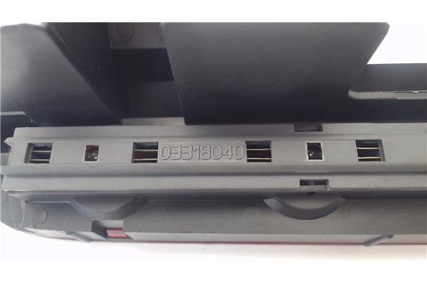 Recambio de luz central de freno para opel agila 1.2 básico referencia OEM IAM 3318040  