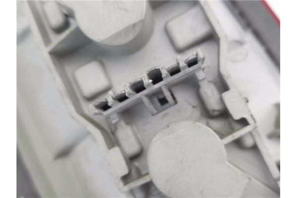 Recambio de piloto trasero derecho para opel corsa b 1.4 swing referencia OEM IAM 90444811  