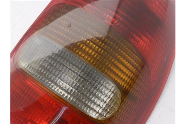 Recambio de piloto trasero derecho para opel corsa b 1.4 swing referencia OEM IAM 90444811  