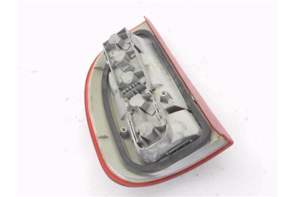 Recambio de piloto trasero derecho para opel corsa b 1.4 swing referencia OEM IAM 90444811  