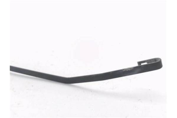 Recambio de brazo limpiaparabrisas delantero derecho para nissan trade 2.0d referencia OEM IAM 4773067  