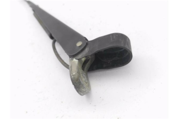 Recambio de brazo limpiaparabrisas delantero derecho para nissan trade 2.0d referencia OEM IAM 4773067  