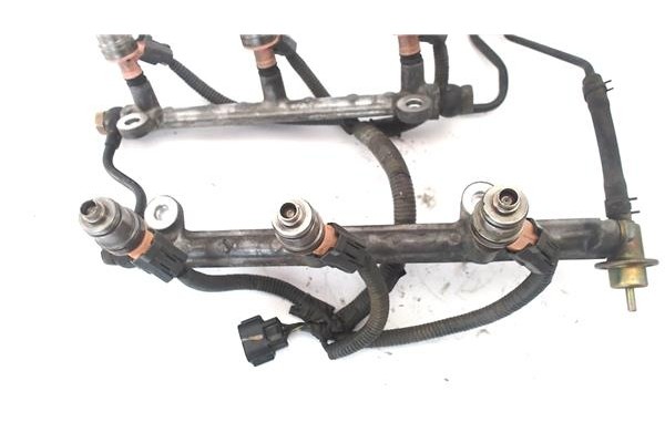 Recambio de rampa inyectora para suzuki vitara (se/sf/et) 2.0 v6 largo superlujo referencia OEM IAM 1586578 1855078 