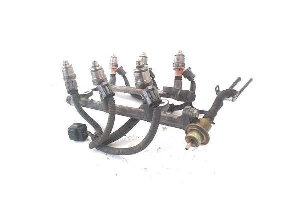 Recambio de rampa inyectora para suzuki vitara (se/sf/et) 2.0 v6 largo superlujo referencia OEM IAM 1586578 1855078 