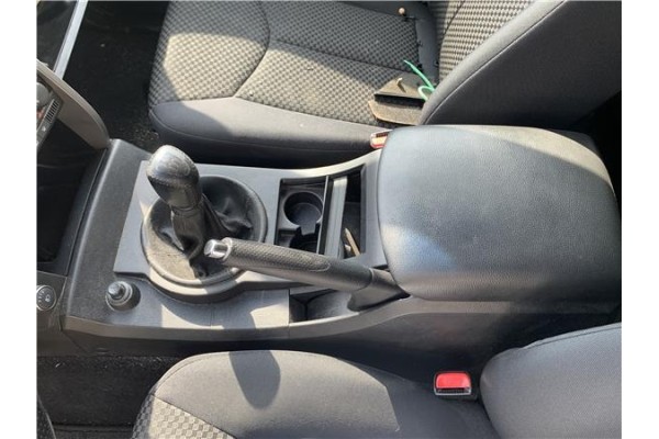 Recambio de consola para ssangyong kyron 2.0 200 xdi referencia OEM IAM 7790032103LAM  