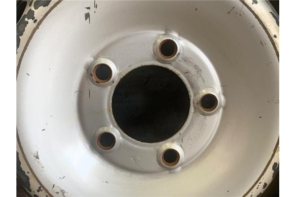 Recambio de llanta para renault master iii combi 2.3 l2h2 3,5t referencia OEM IAM 403003582R  