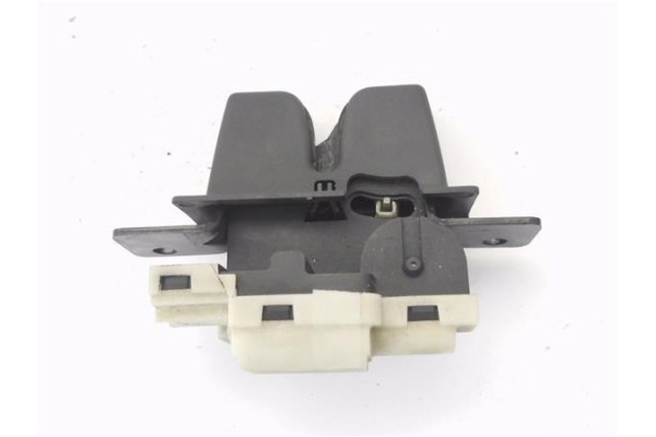 Recambio de cerradura porton para renault megane ii (xmo) 1.6 115cv referencia OEM IAM 8200947699  