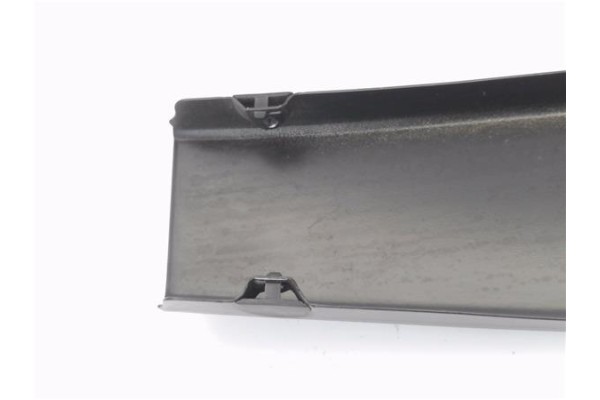 Recambio de moldura marco puerta delantero derecha para audi a2 (8z) 1.4 referencia OEM IAM 8Z0853352A03C  