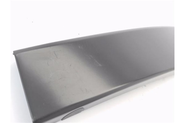 Recambio de moldura marco puerta delantero derecha para audi a2 (8z) 1.4 referencia OEM IAM 8Z0853352A03C  