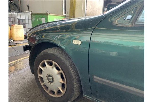 Recambio de aleta delantero izquierda para seat toledo (1m2) 1.6 referencia OEM IAM 1M0821021  
