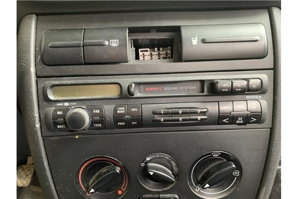 Recambio de autoradio para seat toledo (1m2) 1.6 referencia OEM IAM 1M0035186F  