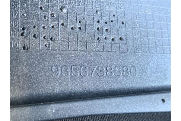 Recambio de aleta delantero izquierda para peugeot 308 1.6 confort referencia OEM IAM 9656738580  