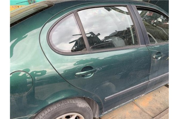 Recambio de puerta trasero derecha para seat toledo (1m2) 1.6 referencia OEM IAM 1M0833056L  