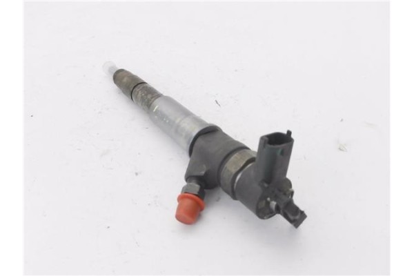 Recambio de inyector para renault master iii combi 2.3 l2h2 3,5t referencia OEM IAM 445110634  