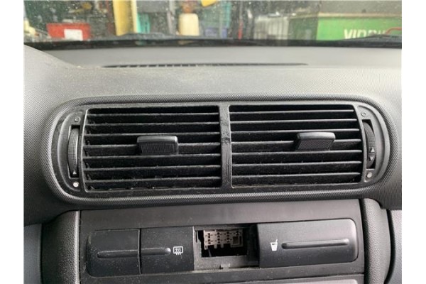 Recambio de rejilla entrada de aire para seat toledo (1m2) 1.6 referencia OEM IAM 1M082095140N  