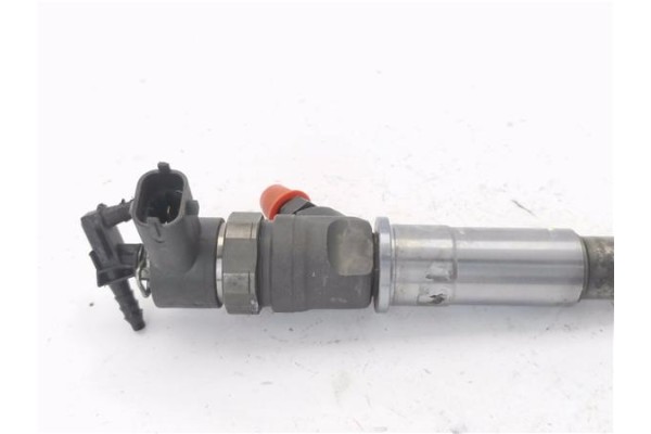Recambio de inyector para renault master iii combi 2.3 l2h2 3,5t referencia OEM IAM 445110634  