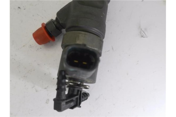 Recambio de inyector para renault master iii combi 2.3 l2h2 3,5t referencia OEM IAM 445110634  